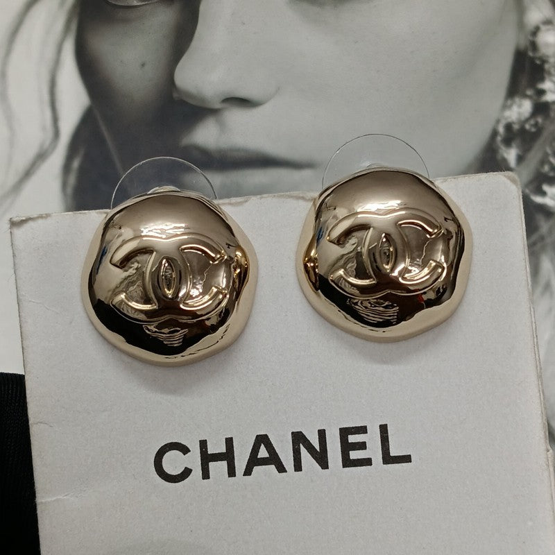 18K  Chanel Gold Round Earrings