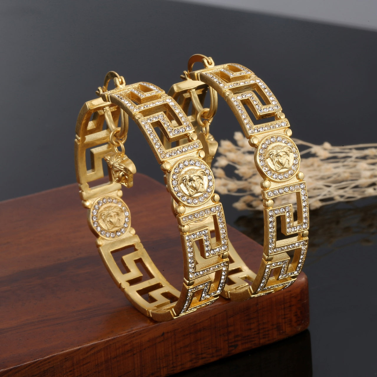 18K Ver Round Crystals Earrings